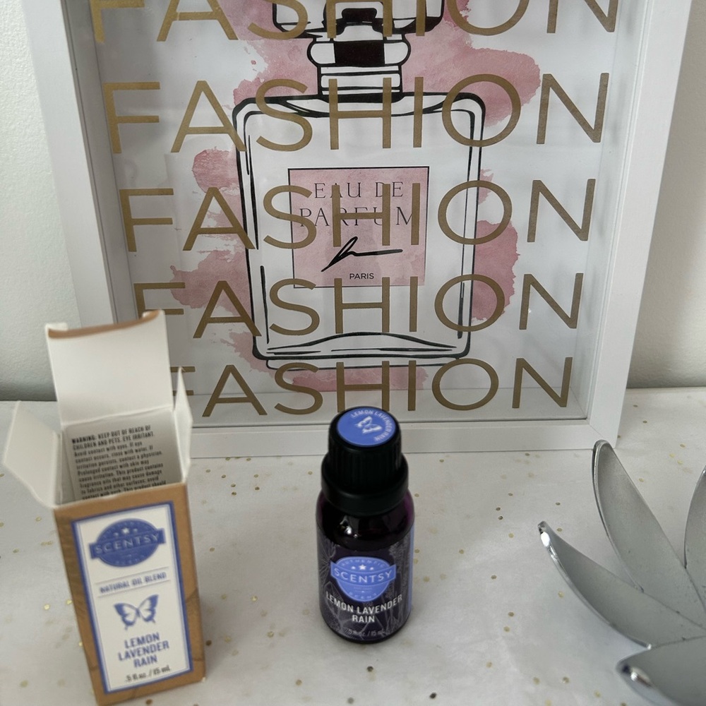 Scentsy Lemon Lavender Rain Natural Essential Oil Diffuser Oil Blend NIB🪻🍋☔️💧